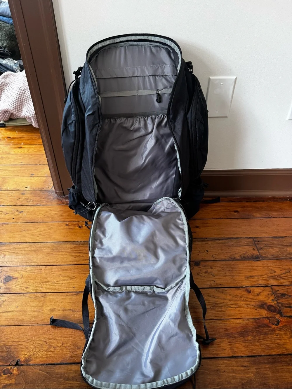 Redwing 44 Black All-Purpose Hiking Backpack